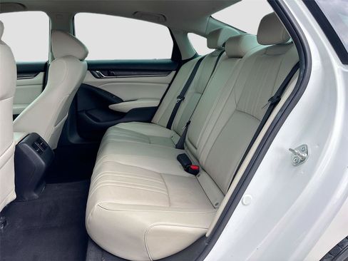 Used 2018 Honda Accord Touring image 25