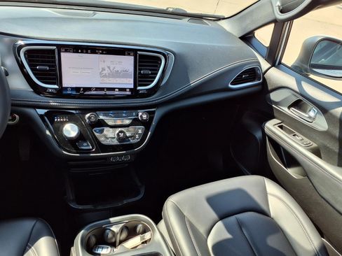 Certified 2023 Chrysler Pacifica Touring-L w/ S Appearance Package AWD/4WD image 3