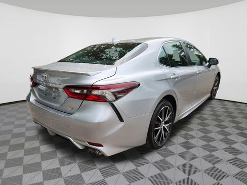Used 2023 Toyota Camry SE w/ Cold Weather Package FWD image 4