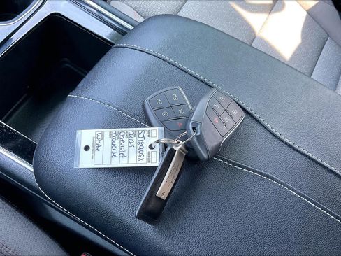 Used 2025 Chevrolet Traverse LT w/ Enhanced Driving Package FWD image 15