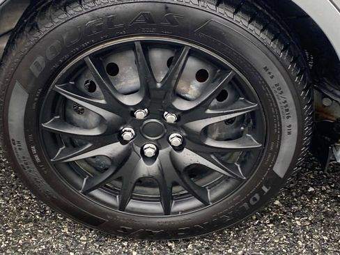 Used 2015 Toyota Corolla LE image 22