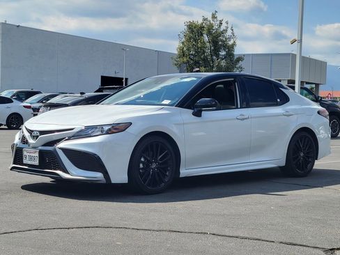 Used 2024 Toyota Camry XSE FWD image 2