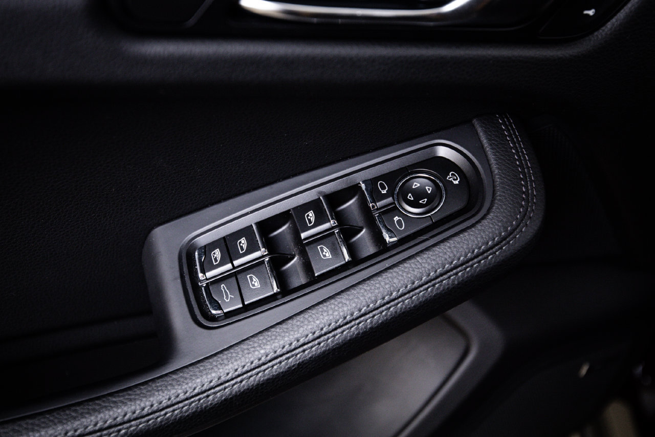Certified 2026 Porsche Macan AWD/4WD image 22