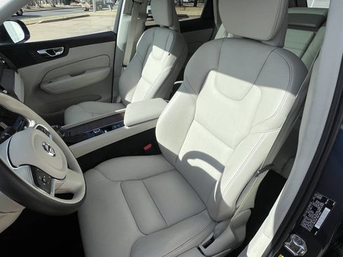 Used 2021 Volvo XC60 T5 Momentum w/ Premium Package image 22