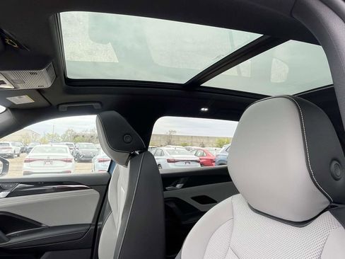 New 2026 Volkswagen Tiguan SE R-Line AWD/4WD image 16