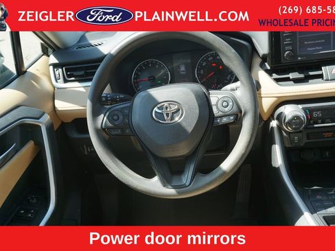 Used 2021 Toyota RAV4 XLE AWD/4WD image 13