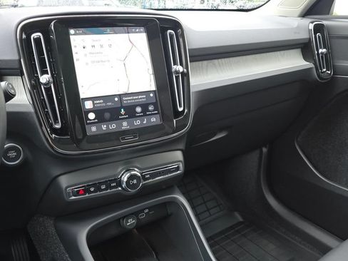 Certified 2025 Volvo XC40 B5 Core w/ Climate Package AWD/4WD image 36