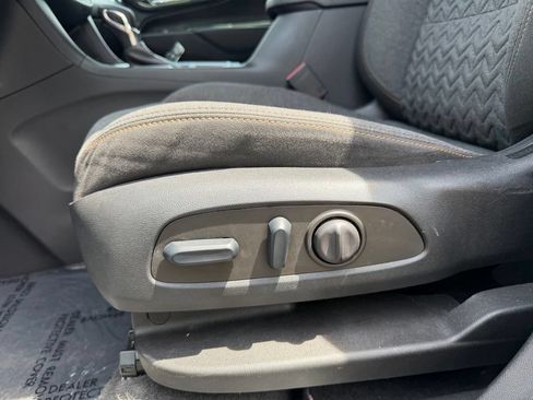 Used 2022 Chevrolet Equinox LT w/ Driver Convenience Package FWD image 15