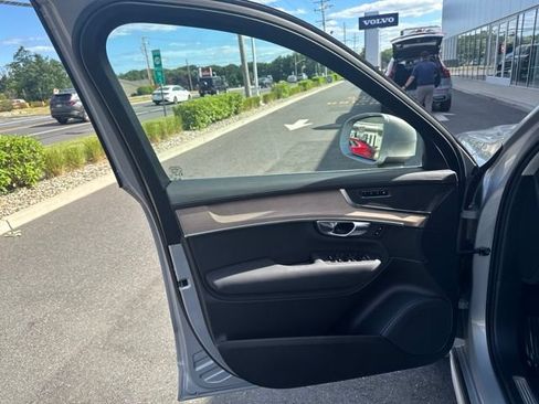 Certified 2025 Volvo XC90 B6 Plus AWD/4WD image 19