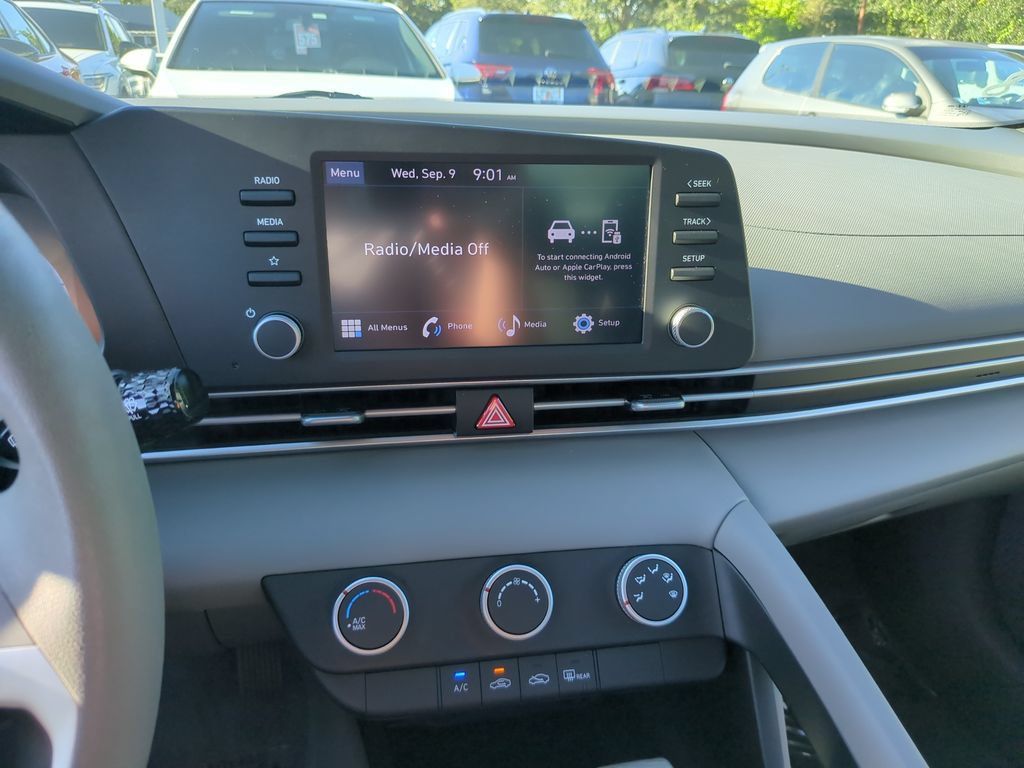 Used 2024 Hyundai Elantra SE FWD image 8