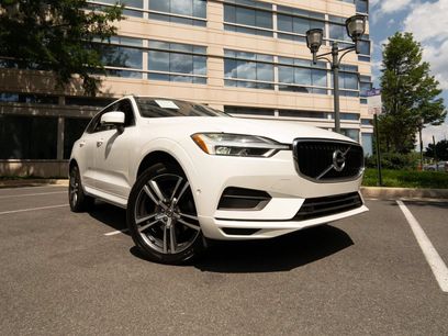 Used 2019 Volvo XC60 T5 Momentum w/ Multimedia Package