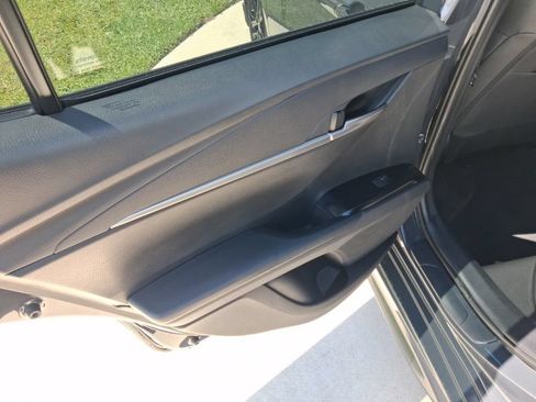 Used 2025 Toyota Camry SE FWD image 10