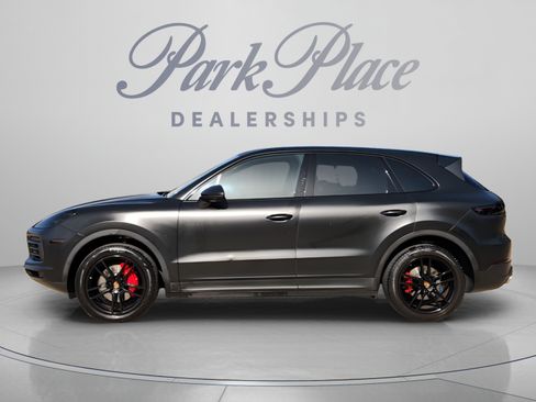 Used 2020 Porsche Cayenne AWD/4WD image 2