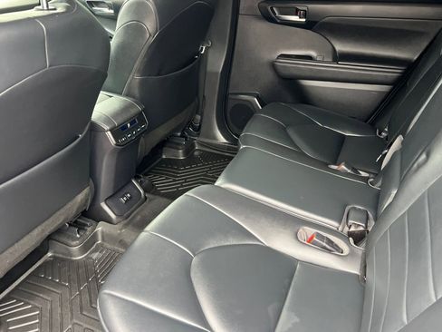 Used 2020 Toyota Highlander XLE image 9