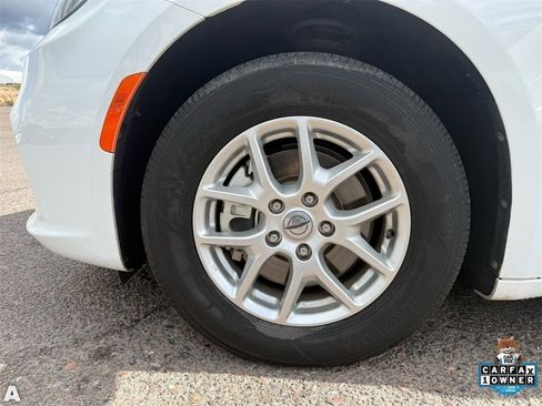 Certified 2025 Chrysler Pacifica Select image 10