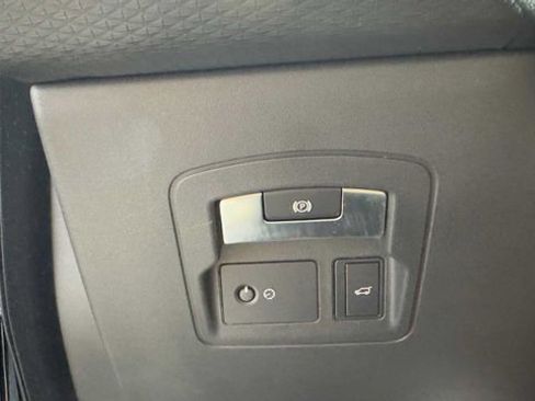 Used 2019 Land Rover Range Rover Velar P250 Base image 26