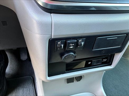 Used 2018 Toyota Sienna XLE Premium FWD image 16