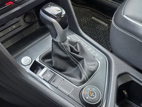 Used 2024 Volkswagen Tiguan SEL R-Line image 16