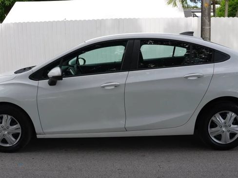 Used 2018 Chevrolet Cruze LS FWD image 3