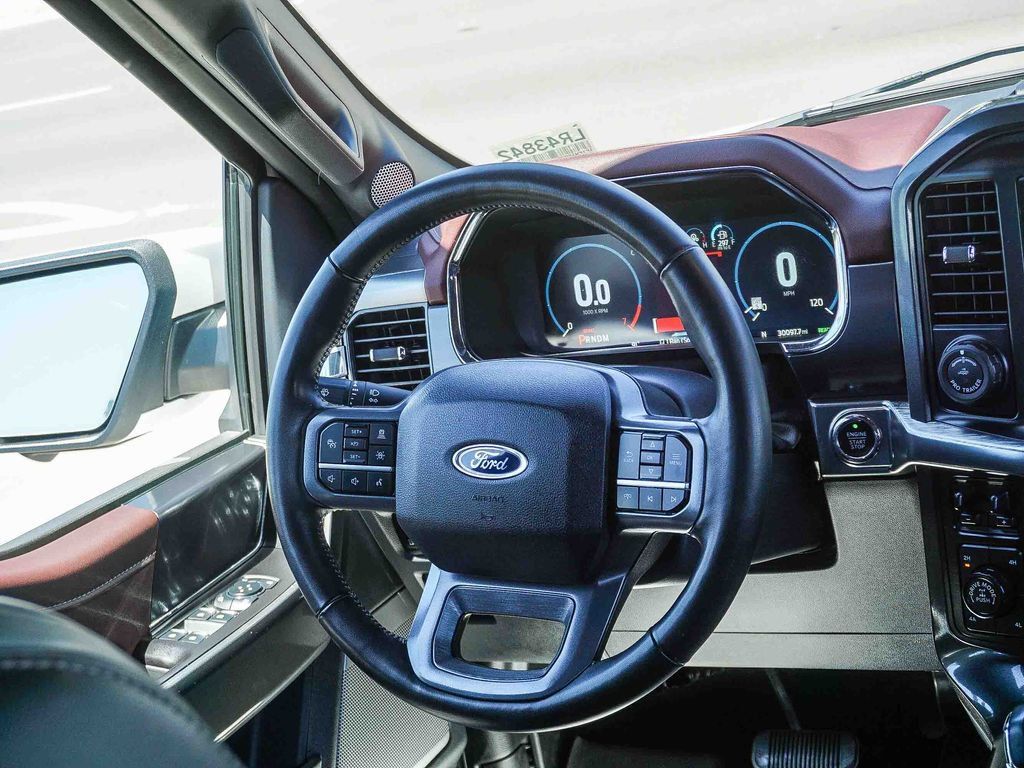 Used 2023 Ford F150 Lariat AWD/4WD image 17