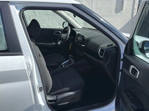 Used 2021 Hyundai Venue SE image 24