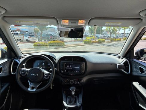 Used 2025 Kia Soul LX w/ LX Technology Package FWD image 31