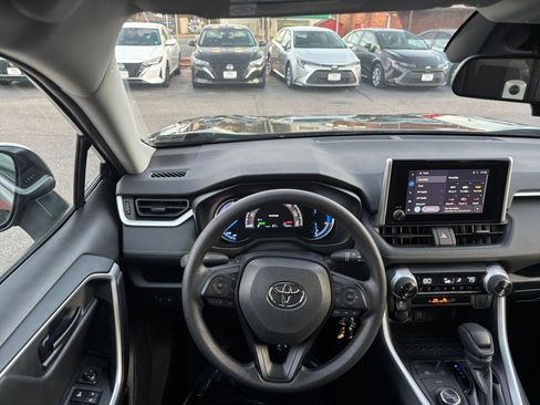 Used 2025 Toyota RAV4 LE image 33