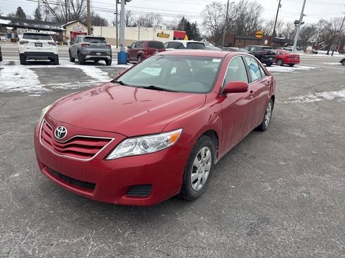 Used 2011 Toyota Camry LE image 3