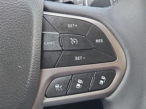 Used 2022 Jeep Cherokee Limited image 20