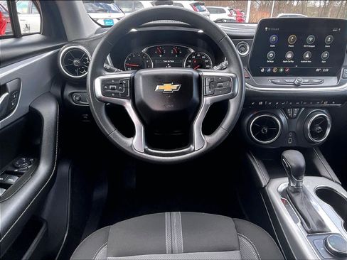 Used 2025 Chevrolet Blazer LT image 17