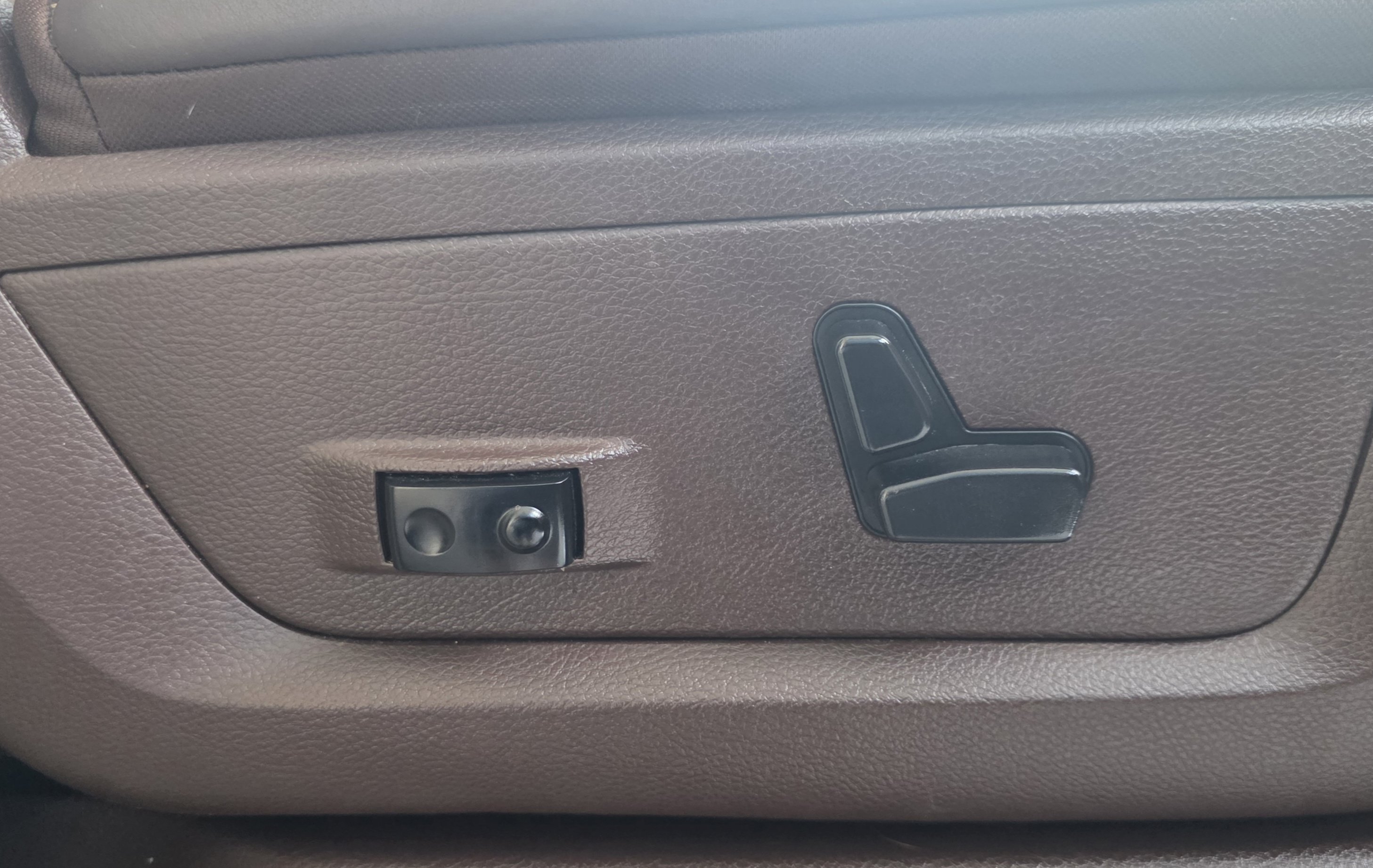 Used 2016 RAM 1500 Laramie Longhorn w/ Convenience Group AWD/4WD image 32