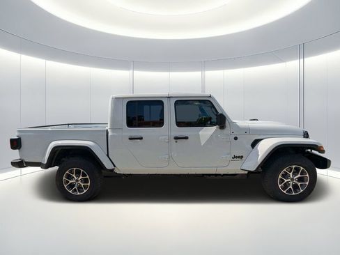 New 2026 Jeep Gladiator Sport AWD/4WD image 3