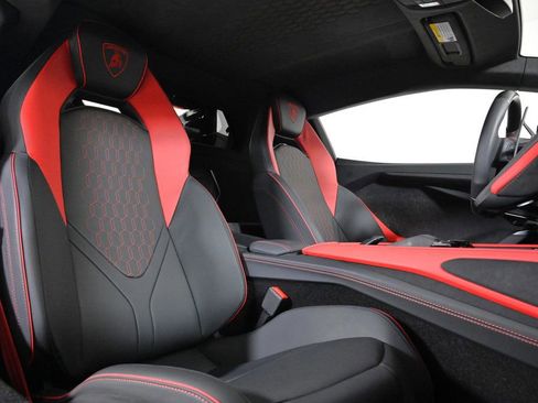 Used 2024 Lamborghini Revuelto image 17