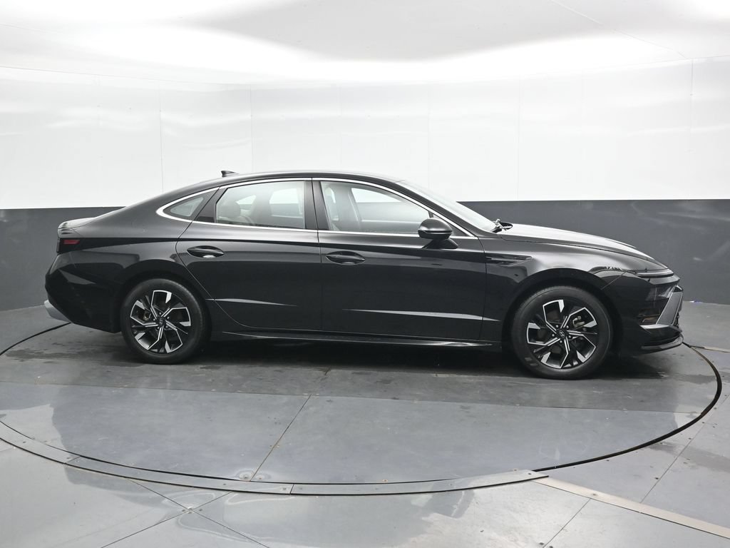Used 2025 Hyundai Sonata SEL FWD image 3