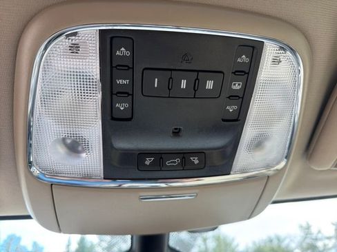 Used 2018 Jeep Grand Cherokee Overland image 18