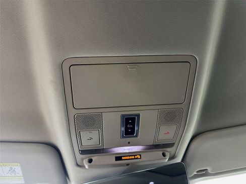 Used 2021 Land Rover Defender 90 First Edition image 29