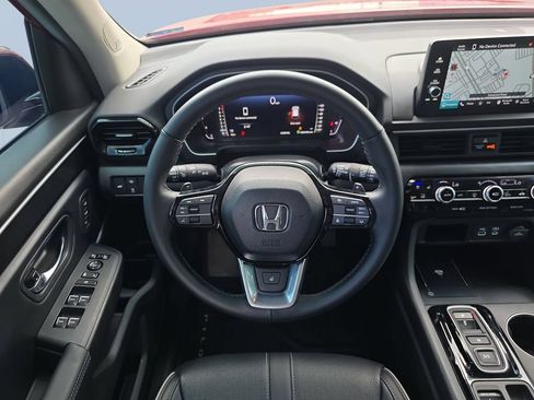 Used 2025 Honda Pilot Elite image 13