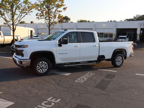 Used 2025 Chevrolet Silverado 2500 LT w/ Safety Package AWD/4WD image 5