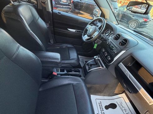 Used 2016 Jeep Compass Latitude image 29