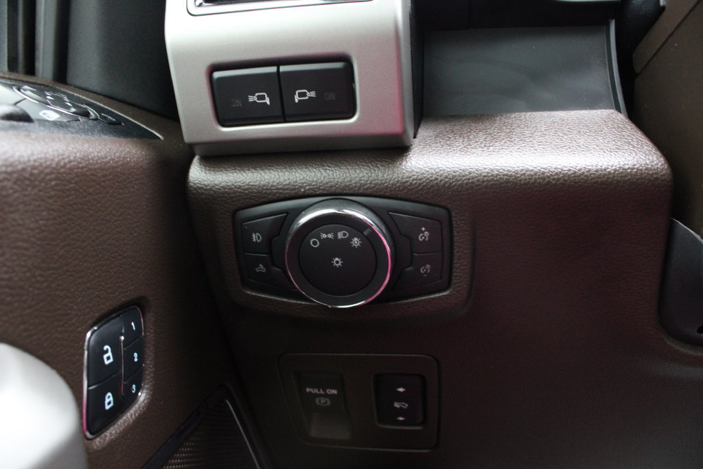 Used 2018 Ford F150 King Ranch w/ Equipment Group 601A Luxury AWD/4WD image 10