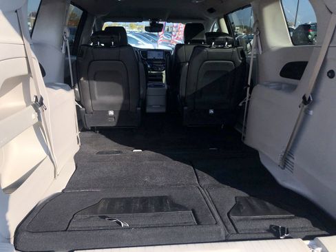 Used 2023 Chrysler Pacifica Touring-L image 17