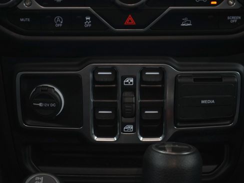 Used 2023 Jeep Gladiator Sport image 19