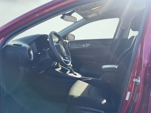 Used 2019 Kia Forte LXS FWD image 13