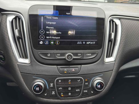 Used 2020 Chevrolet Malibu LT image 30