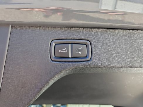 Certified 2025 Porsche Macan 4 Electric image 28