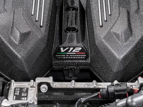 Used 2024 Lamborghini Revuelto image 55