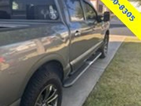 Used 2017 Nissan Titan SV image 7