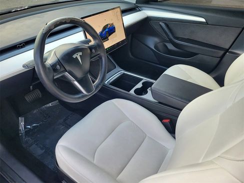 Used 2023 Tesla Model 3 Standard Range image 12
