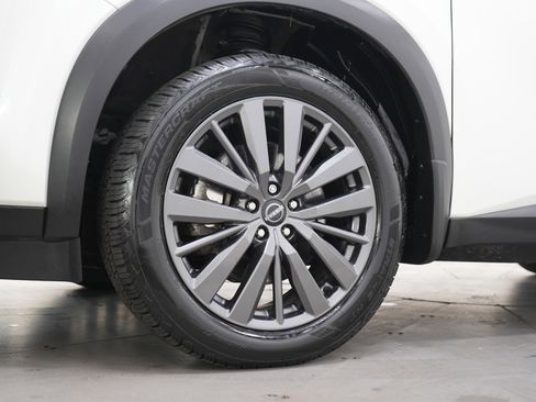 Used 2023 Nissan Pathfinder SL AWD/4WD image 27