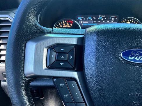 Used 2016 Ford F150 Platinum w/ Equipment Group 701A Luxury AWD/4WD image 13